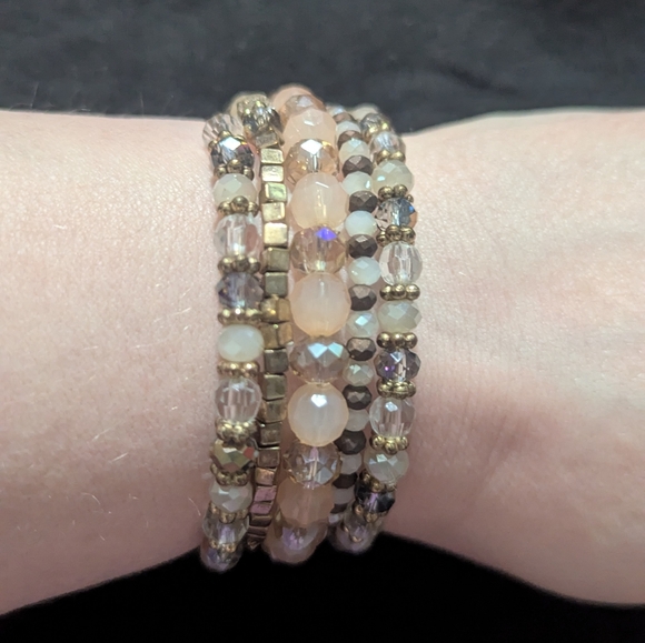 Gold Tone Cream Peach White Clear Beaded Multi Wrap Memory Wire Bracelet - Picture 1 of 5